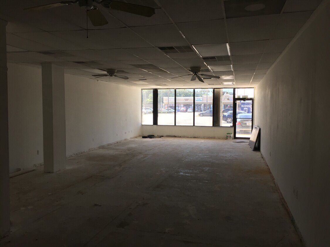 Retail/Medical Spaces For Lease: 1440 Dunn Ave, Jacksonville, FL 32218